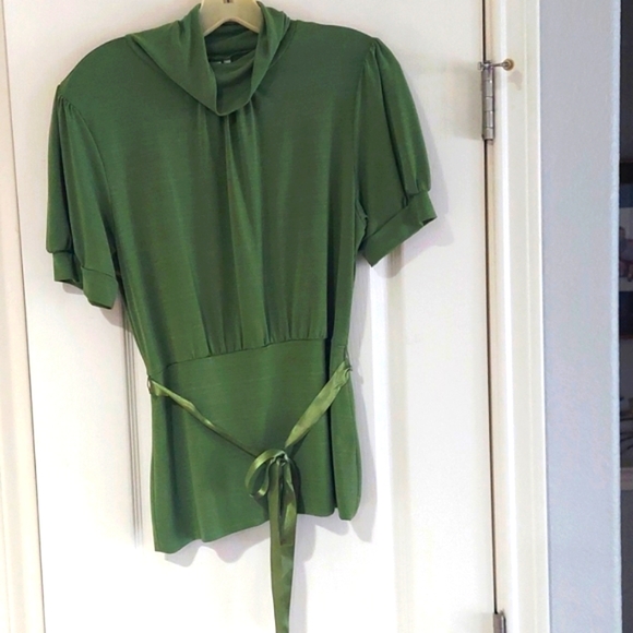💥CLOSET CLEAR-OUT💥 Heart Soul green blouse - Picture 2 of 7